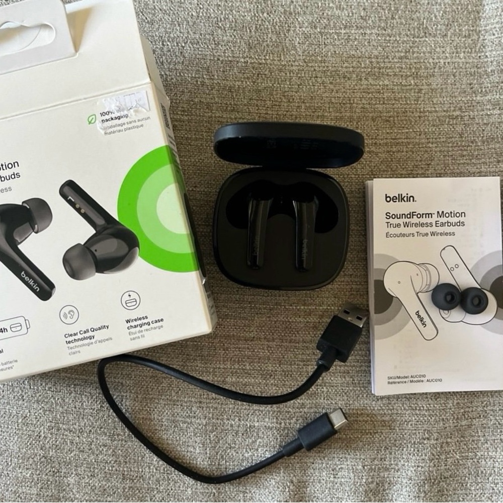 Belkin Black Wireless Earbuds with Charging Case